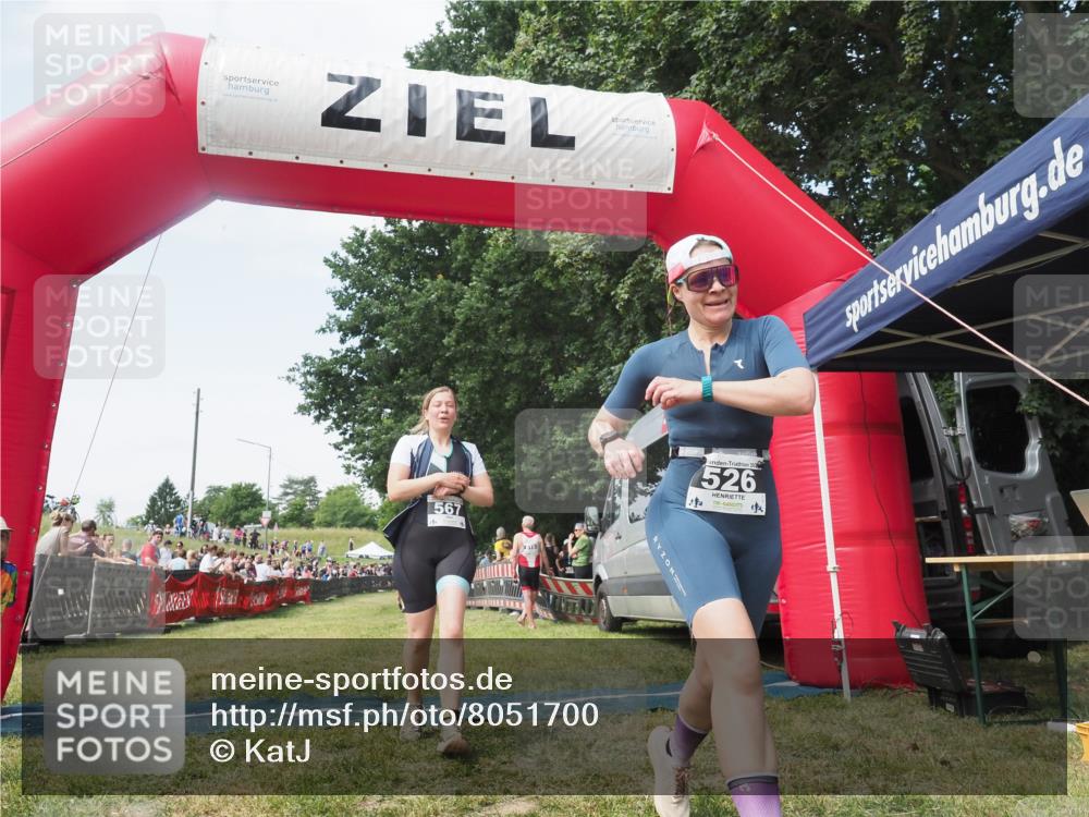 21.06.2025 - 27. Vierlanden-Triathlon KatJ http://msf.ph/oto/8051700 15.06.2025 11:40:52 Ziel 604 meine-sportfotos.de