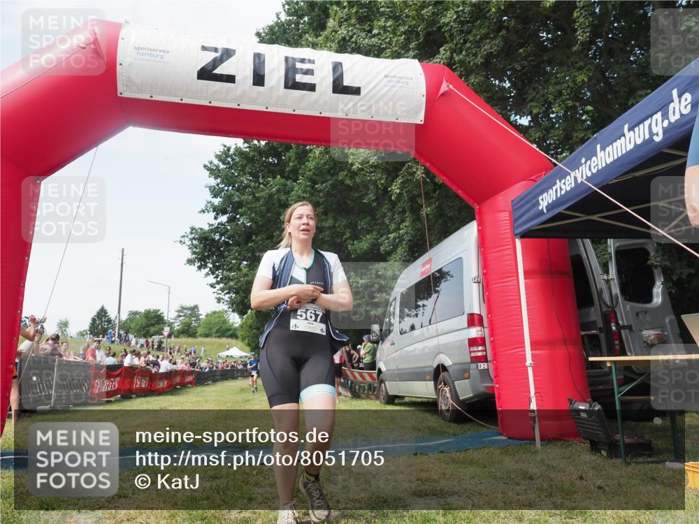 21.06.2025 - 27. Vierlanden-Triathlon KatJ http://msf.ph/oto/8051705 15.06.2025 11:40:53 Ziel 604 meine-sportfotos.de