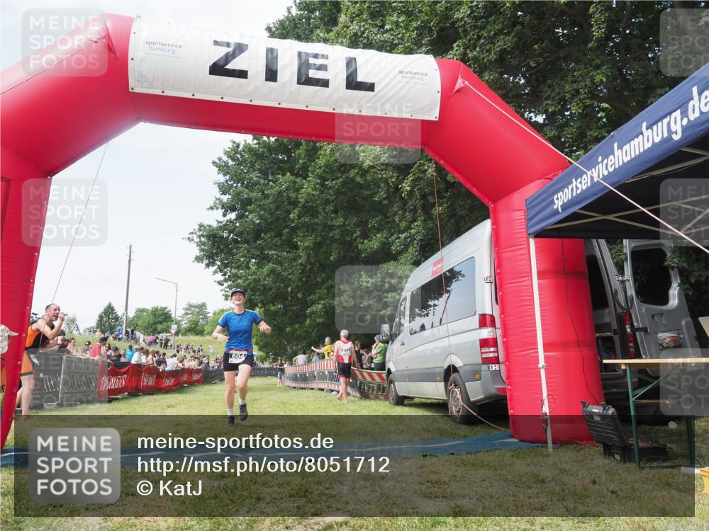 21.06.2025 - 27. Vierlanden-Triathlon KatJ http://msf.ph/oto/8051712 15.06.2025 11:40:57 Ziel  meine-sportfotos.de