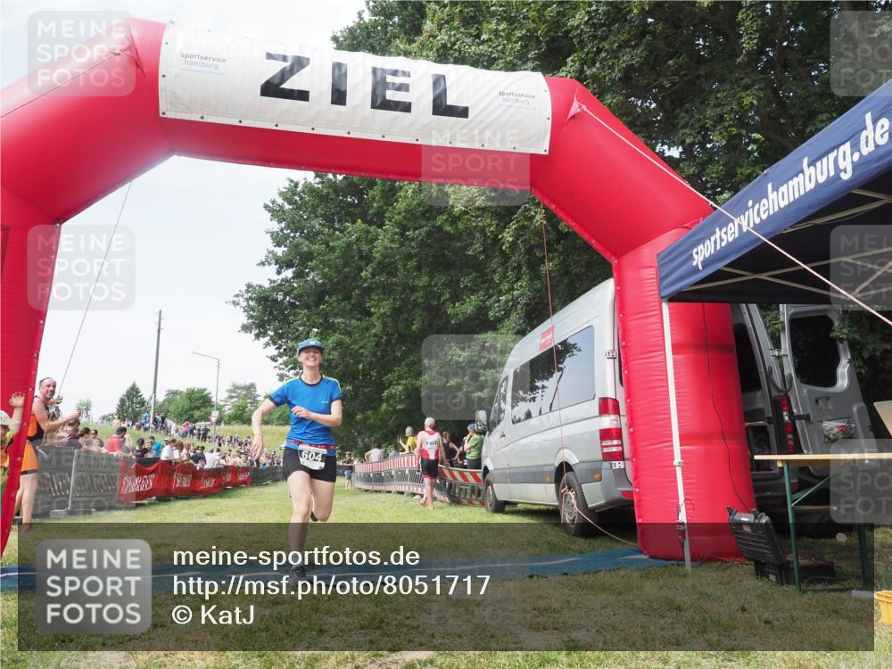21.06.2025 - 27. Vierlanden-Triathlon KatJ http://msf.ph/oto/8051717 15.06.2025 11:40:58 Ziel  meine-sportfotos.de