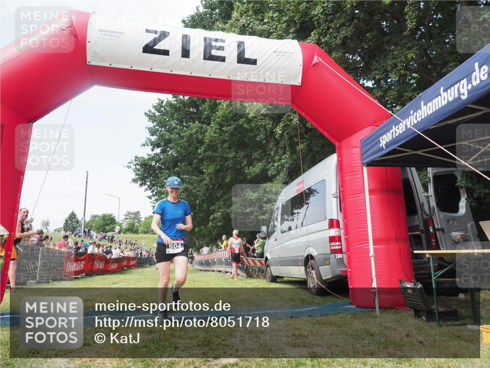 21.06.2025 - 27. Vierlanden-Triathlon KatJ http://msf.ph/oto/8051718 15.06.2025 11:40:58 Ziel  meine-sportfotos.de