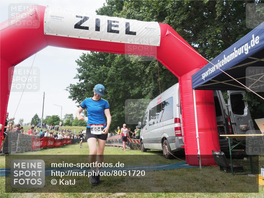 21.06.2025 - 27. Vierlanden-Triathlon KatJ http://msf.ph/oto/8051720 15.06.2025 11:40:58 Ziel  meine-sportfotos.de