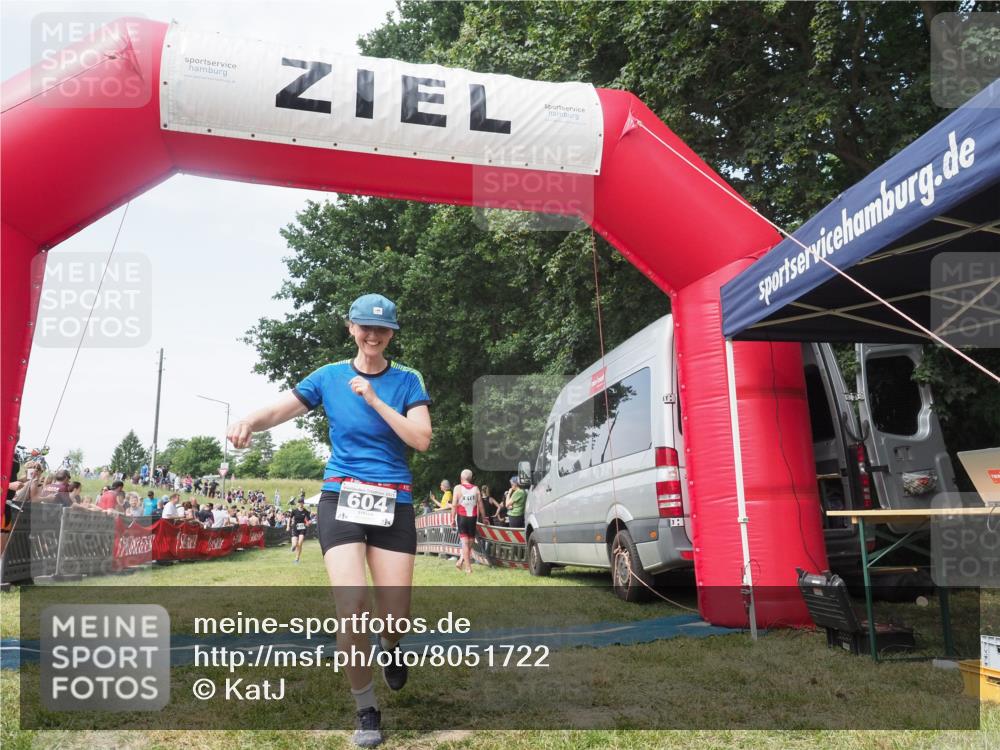 21.06.2025 - 27. Vierlanden-Triathlon KatJ http://msf.ph/oto/8051722 15.06.2025 11:40:59 Ziel  meine-sportfotos.de