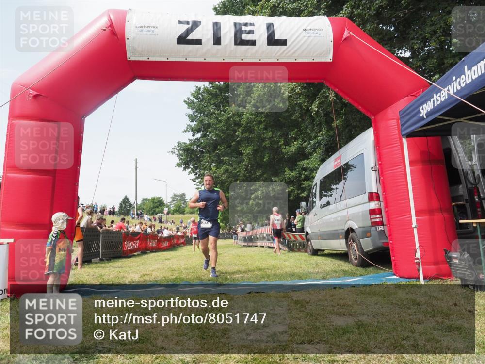 21.06.2025 - 27. Vierlanden-Triathlon KatJ http://msf.ph/oto/8051747 15.06.2025 11:41:50 Ziel 429, 522 meine-sportfotos.de