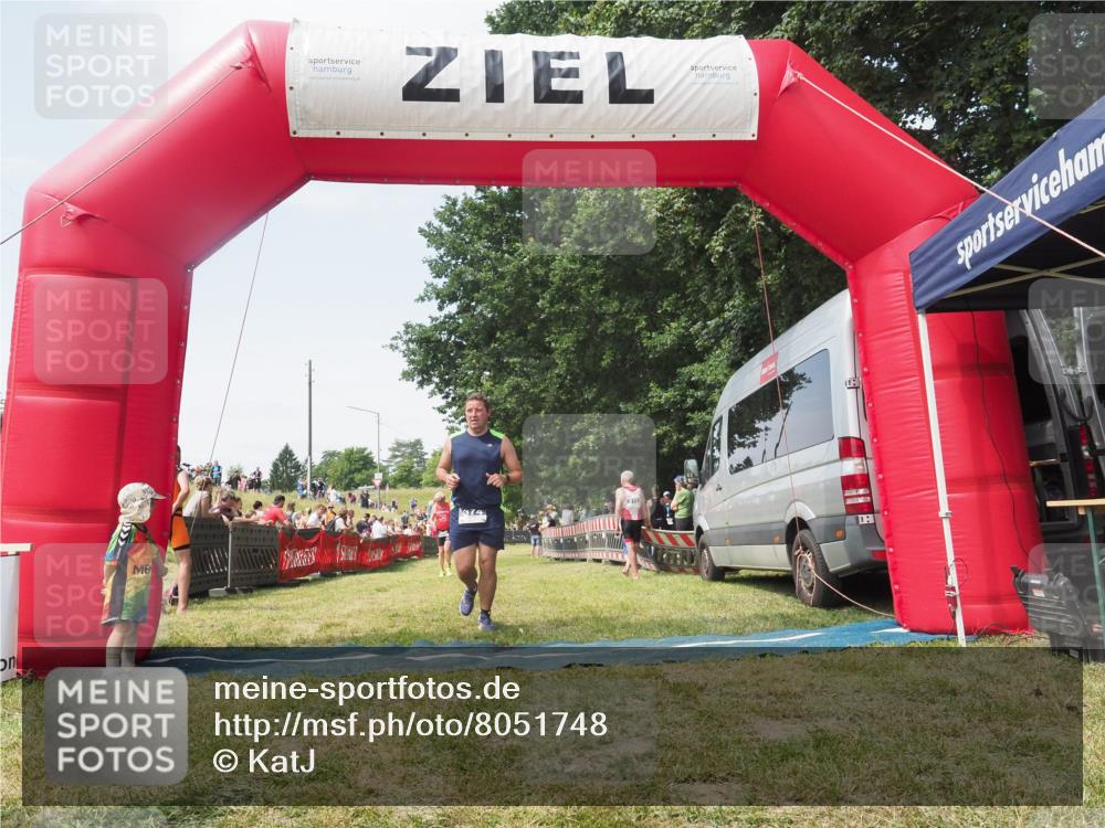 21.06.2025 - 27. Vierlanden-Triathlon KatJ http://msf.ph/oto/8051748 15.06.2025 11:41:50 Ziel 429, 522 meine-sportfotos.de
