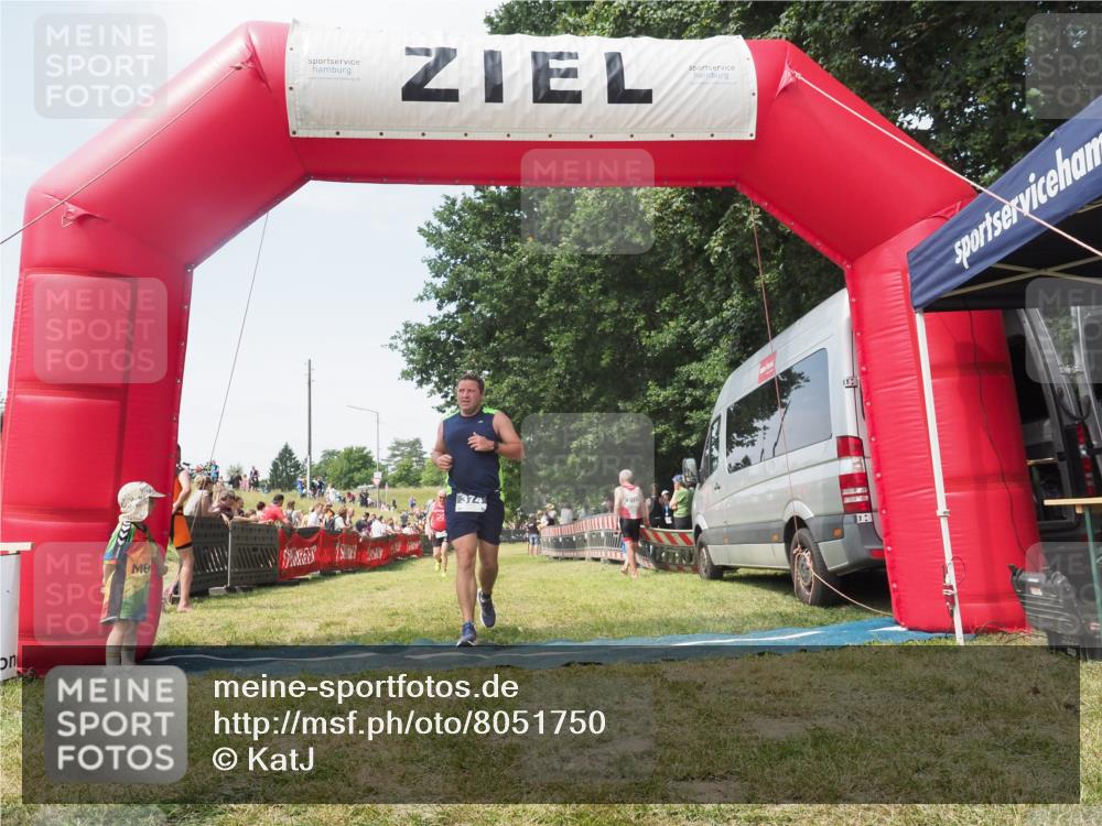 21.06.2025 - 27. Vierlanden-Triathlon KatJ http://msf.ph/oto/8051750 15.06.2025 11:41:50 Ziel 429, 522 meine-sportfotos.de