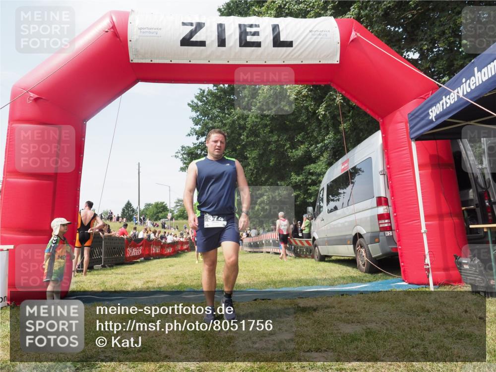 21.06.2025 - 27. Vierlanden-Triathlon KatJ http://msf.ph/oto/8051756 15.06.2025 11:41:52 Ziel 429, 522 meine-sportfotos.de