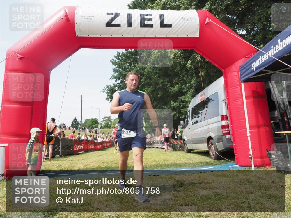 21.06.2025 - 27. Vierlanden-Triathlon KatJ http://msf.ph/oto/8051758 15.06.2025 11:41:52 Ziel 429, 522 meine-sportfotos.de