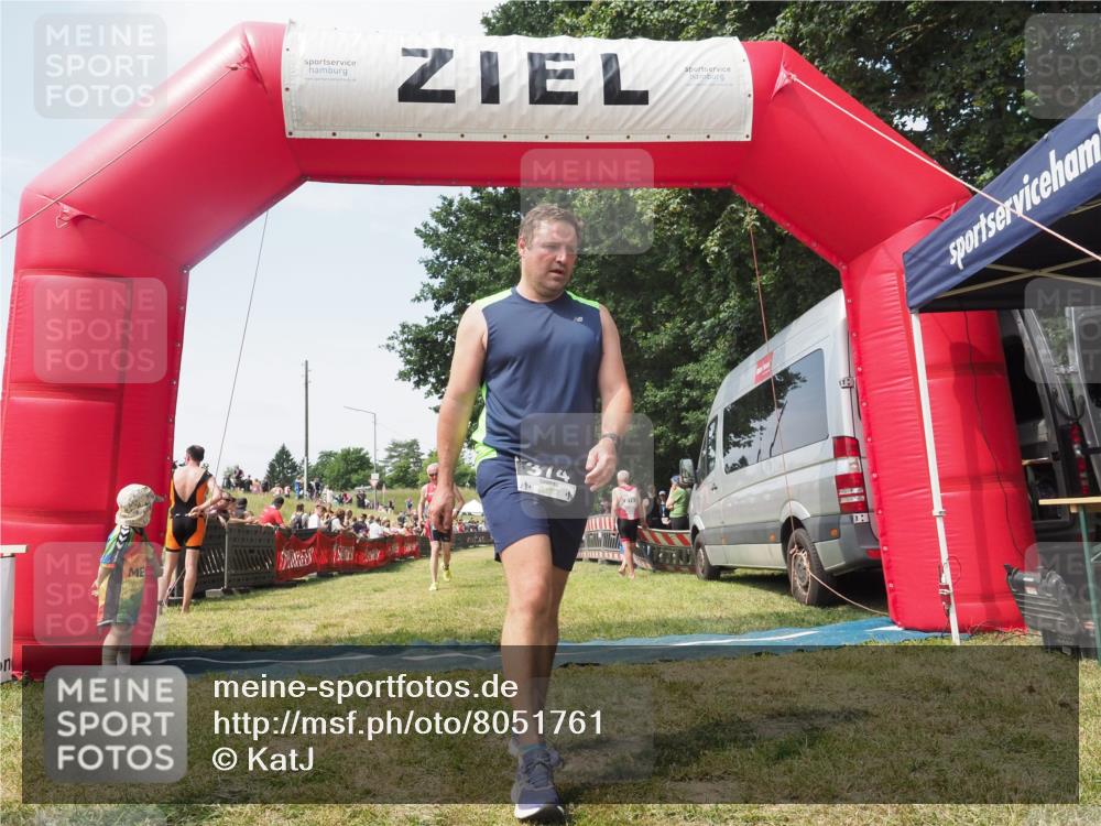 21.06.2025 - 27. Vierlanden-Triathlon KatJ http://msf.ph/oto/8051761 15.06.2025 11:41:52 Ziel 429, 522 meine-sportfotos.de