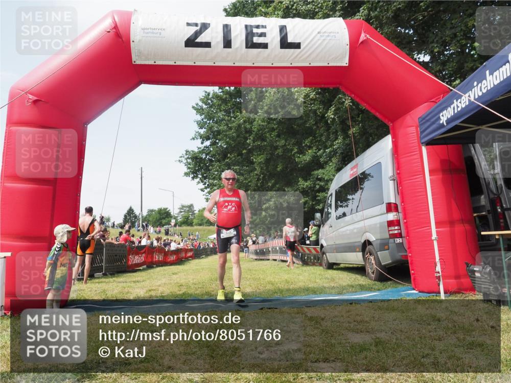 21.06.2025 - 27. Vierlanden-Triathlon KatJ http://msf.ph/oto/8051766 15.06.2025 11:41:55 Ziel 522 meine-sportfotos.de