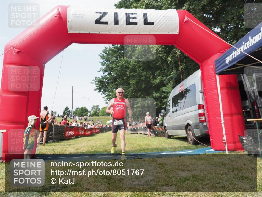 21.06.2025 - 27. Vierlanden-Triathlon KatJ http://msf.ph/oto/8051767 15.06.2025 11:41:55 Ziel 522 meine-sportfotos.de