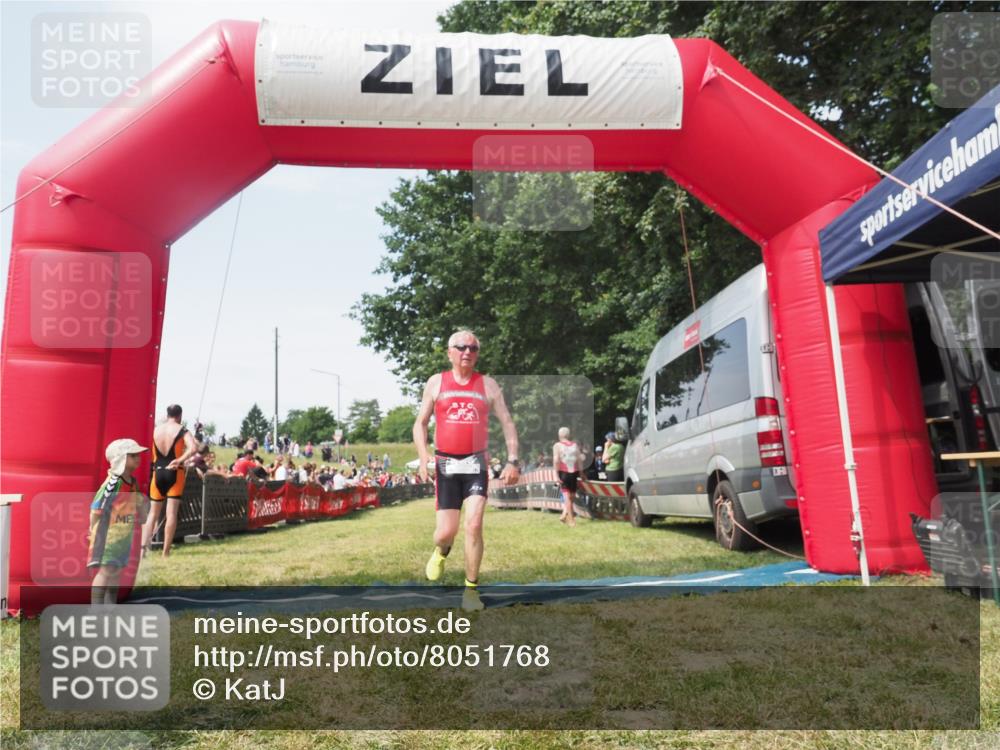 21.06.2025 - 27. Vierlanden-Triathlon KatJ http://msf.ph/oto/8051768 15.06.2025 11:41:55 Ziel 522 meine-sportfotos.de