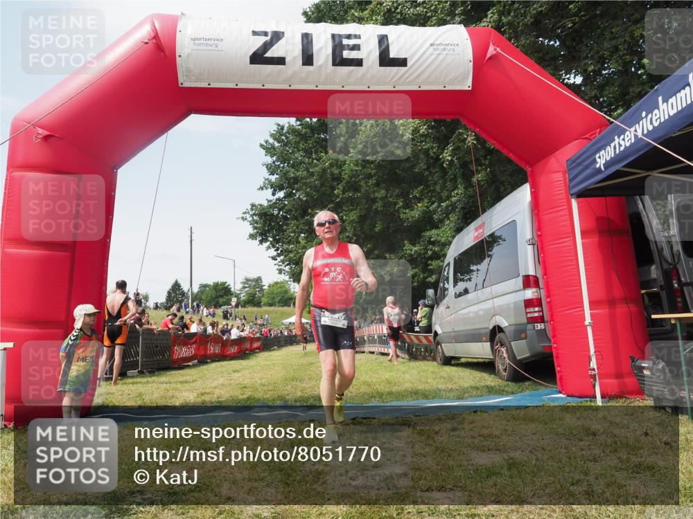 21.06.2025 - 27. Vierlanden-Triathlon KatJ http://msf.ph/oto/8051770 15.06.2025 11:41:55 Ziel 522 meine-sportfotos.de