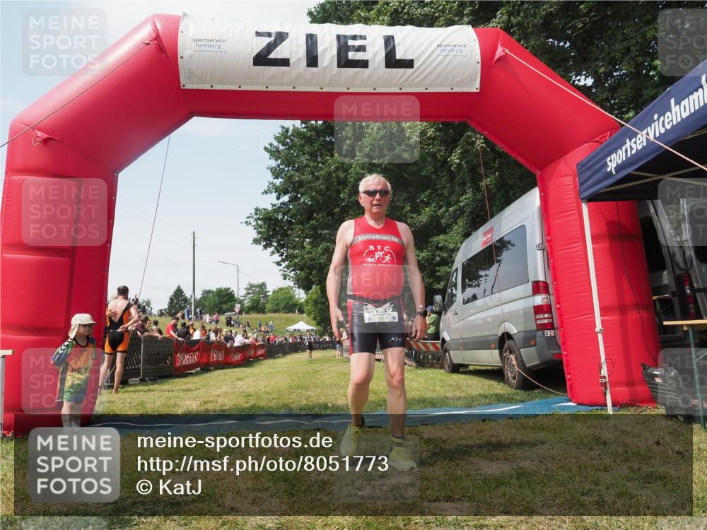 21.06.2025 - 27. Vierlanden-Triathlon KatJ http://msf.ph/oto/8051773 15.06.2025 11:41:56 Ziel 522 meine-sportfotos.de