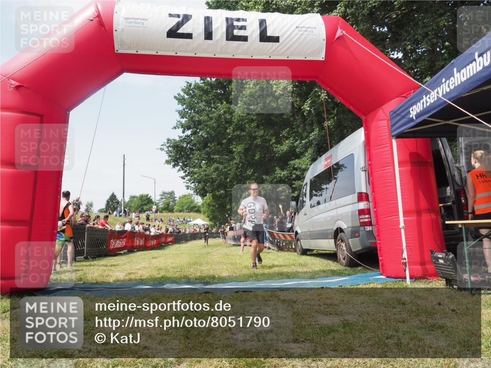 21.06.2025 - 27. Vierlanden-Triathlon KatJ http://msf.ph/oto/8051790 15.06.2025 11:42:26 Ziel 619 meine-sportfotos.de