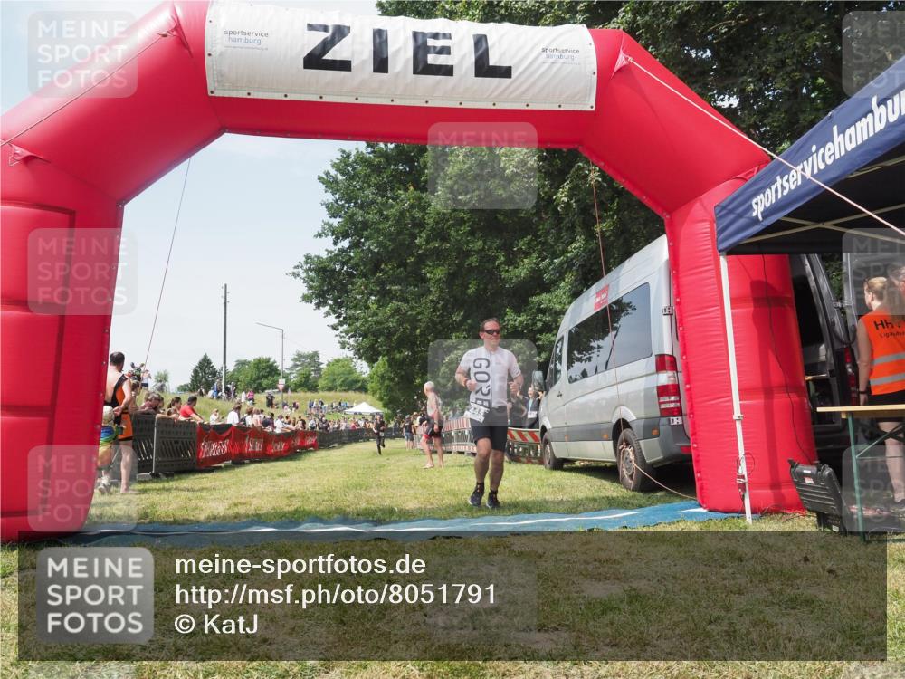 21.06.2025 - 27. Vierlanden-Triathlon KatJ http://msf.ph/oto/8051791 15.06.2025 11:42:27 Ziel 619 meine-sportfotos.de