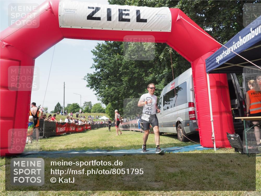 21.06.2025 - 27. Vierlanden-Triathlon KatJ http://msf.ph/oto/8051795 15.06.2025 11:42:27 Ziel 619 meine-sportfotos.de