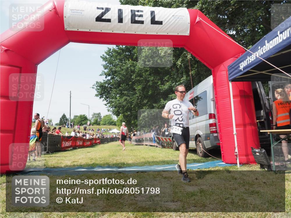 21.06.2025 - 27. Vierlanden-Triathlon KatJ http://msf.ph/oto/8051798 15.06.2025 11:42:28 Ziel 619 meine-sportfotos.de
