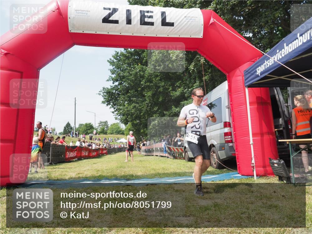 21.06.2025 - 27. Vierlanden-Triathlon KatJ http://msf.ph/oto/8051799 15.06.2025 11:42:28 Ziel 619 meine-sportfotos.de