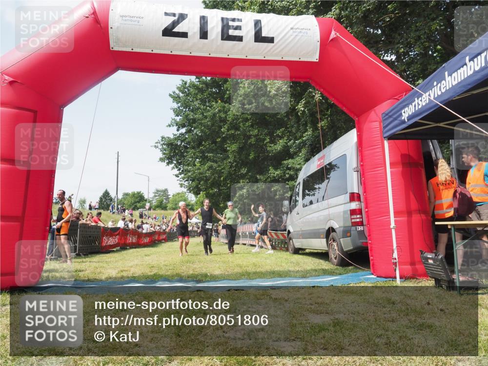 21.06.2025 - 27. Vierlanden-Triathlon KatJ http://msf.ph/oto/8051806 15.06.2025 11:42:33 Ziel 569, 619 meine-sportfotos.de
