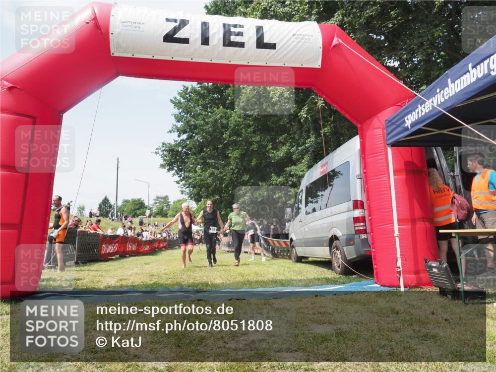 21.06.2025 - 27. Vierlanden-Triathlon KatJ http://msf.ph/oto/8051808 15.06.2025 11:42:33 Ziel 569, 619 meine-sportfotos.de