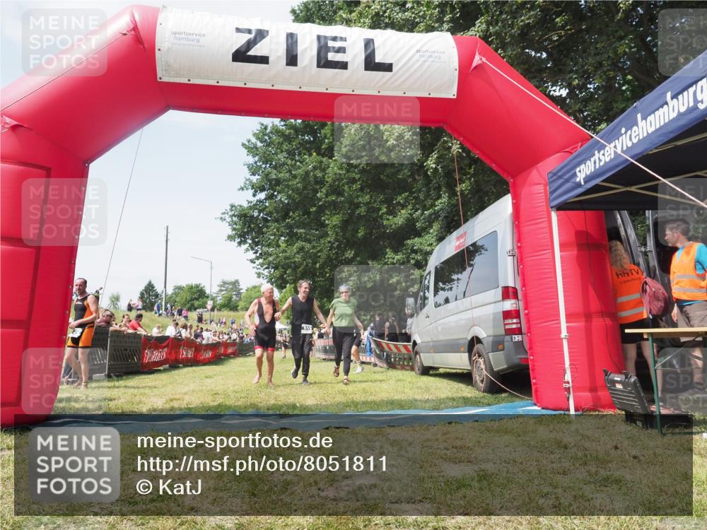 21.06.2025 - 27. Vierlanden-Triathlon KatJ http://msf.ph/oto/8051811 15.06.2025 11:42:34 Ziel 569 meine-sportfotos.de