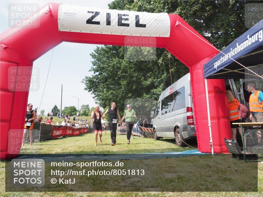 21.06.2025 - 27. Vierlanden-Triathlon KatJ http://msf.ph/oto/8051813 15.06.2025 11:42:34 Ziel 569 meine-sportfotos.de