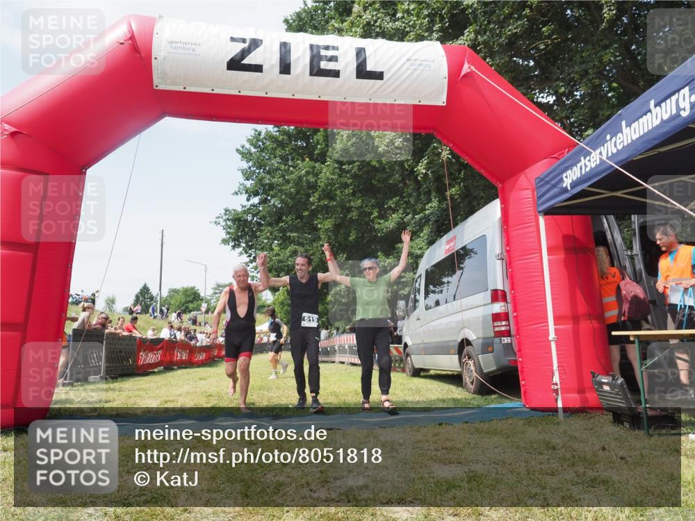 21.06.2025 - 27. Vierlanden-Triathlon KatJ http://msf.ph/oto/8051818 15.06.2025 11:42:35 Ziel 569 meine-sportfotos.de