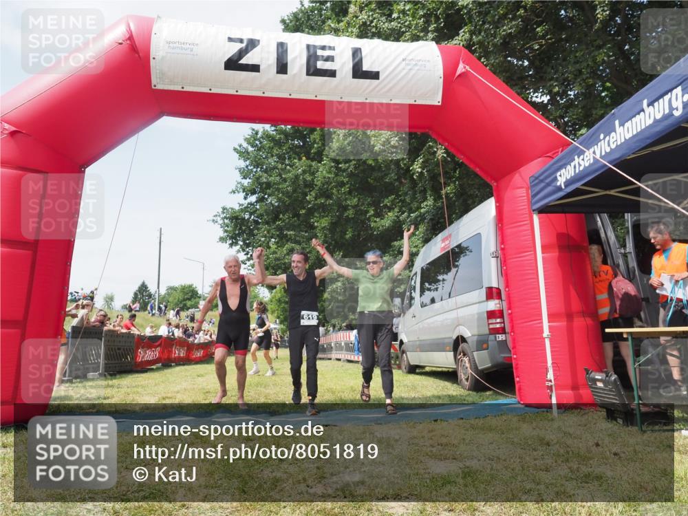 21.06.2025 - 27. Vierlanden-Triathlon KatJ http://msf.ph/oto/8051819 15.06.2025 11:42:35 Ziel 569 meine-sportfotos.de