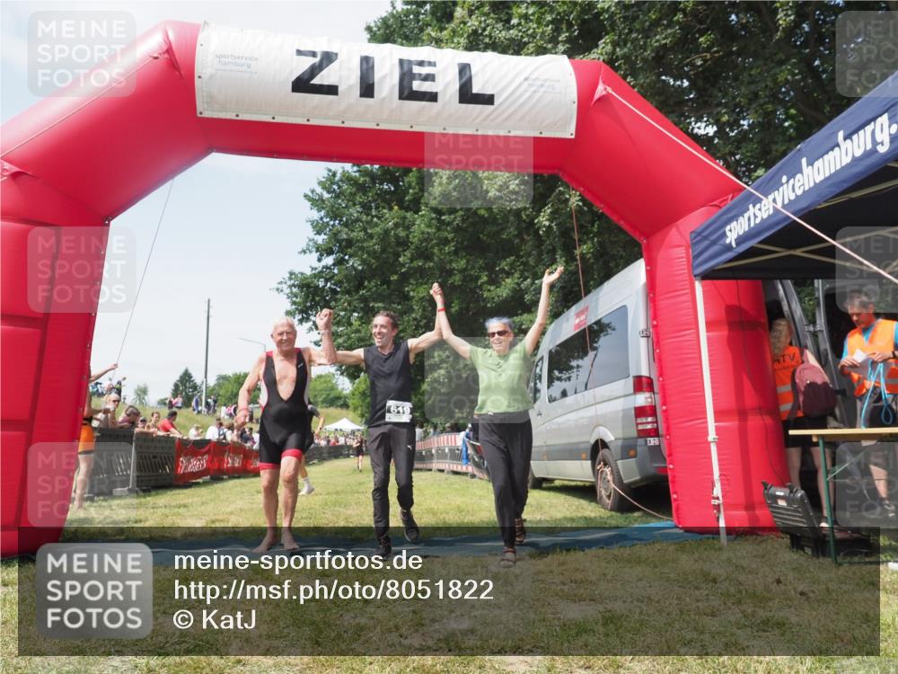 21.06.2025 - 27. Vierlanden-Triathlon KatJ http://msf.ph/oto/8051822 15.06.2025 11:42:35 Ziel 569 meine-sportfotos.de