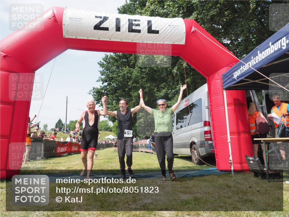 21.06.2025 - 27. Vierlanden-Triathlon KatJ http://msf.ph/oto/8051823 15.06.2025 11:42:35 Ziel 569 meine-sportfotos.de