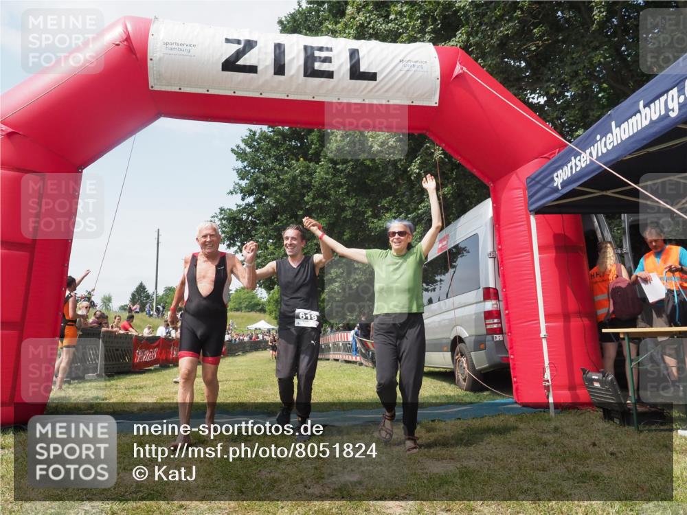 21.06.2025 - 27. Vierlanden-Triathlon KatJ http://msf.ph/oto/8051824 15.06.2025 11:42:36 Ziel 569 meine-sportfotos.de