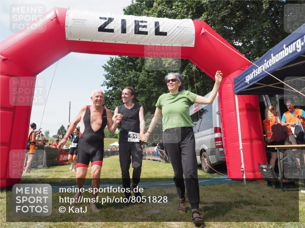 21.06.2025 - 27. Vierlanden-Triathlon KatJ http://msf.ph/oto/8051828 15.06.2025 11:42:36 Ziel 569 meine-sportfotos.de