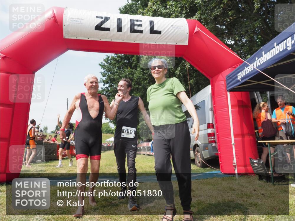 21.06.2025 - 27. Vierlanden-Triathlon KatJ http://msf.ph/oto/8051830 15.06.2025 11:42:36 Ziel 569 meine-sportfotos.de