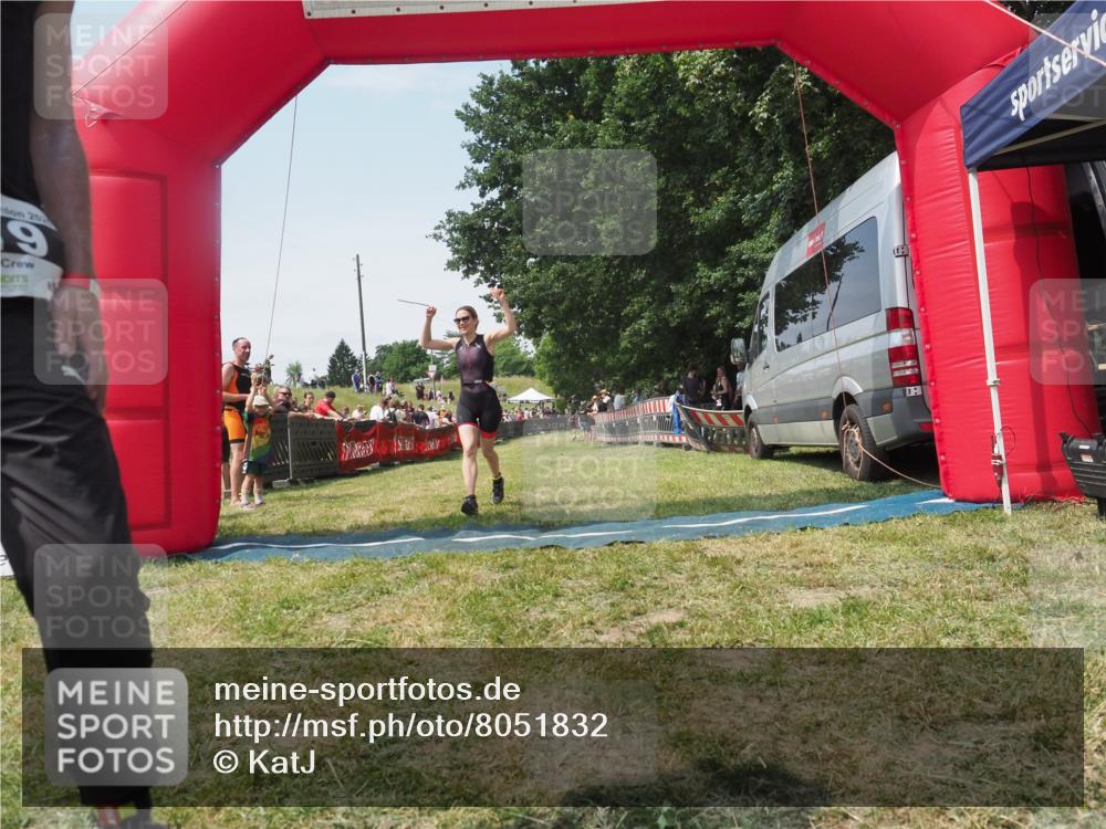 21.06.2025 - 27. Vierlanden-Triathlon KatJ http://msf.ph/oto/8051832 15.06.2025 11:42:42 Ziel 568 meine-sportfotos.de