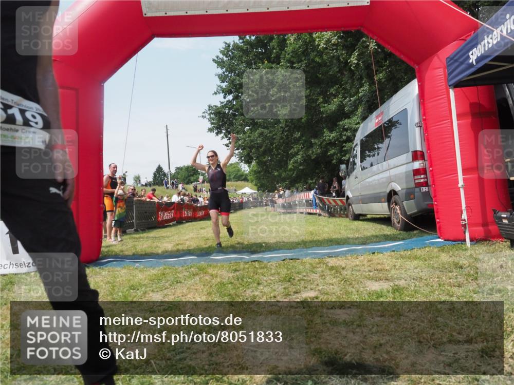 21.06.2025 - 27. Vierlanden-Triathlon KatJ http://msf.ph/oto/8051833 15.06.2025 11:42:43 Ziel 568 meine-sportfotos.de