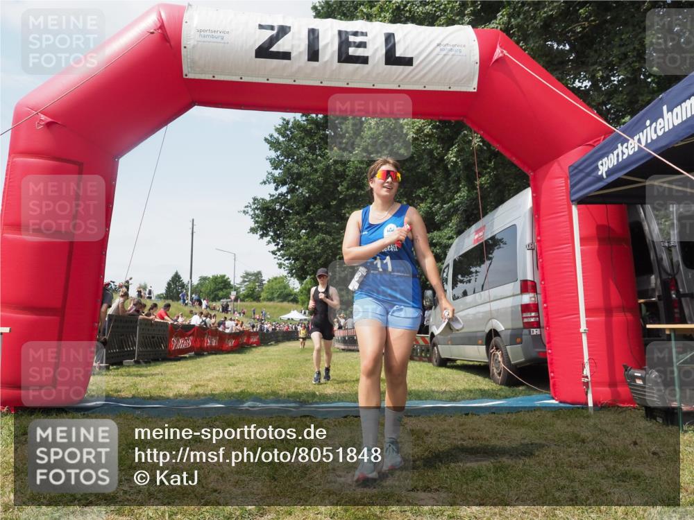 21.06.2025 - 27. Vierlanden-Triathlon KatJ http://msf.ph/oto/8051848 15.06.2025 11:42:55 Ziel 584 meine-sportfotos.de
