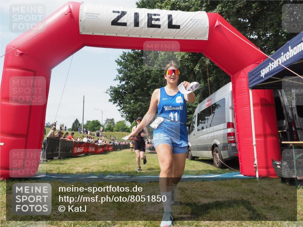 21.06.2025 - 27. Vierlanden-Triathlon KatJ http://msf.ph/oto/8051850 15.06.2025 11:42:56 Ziel 584 meine-sportfotos.de