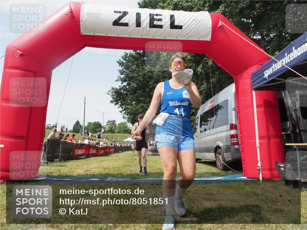 21.06.2025 - 27. Vierlanden-Triathlon KatJ http://msf.ph/oto/8051851 15.06.2025 11:42:56 Ziel 584 meine-sportfotos.de