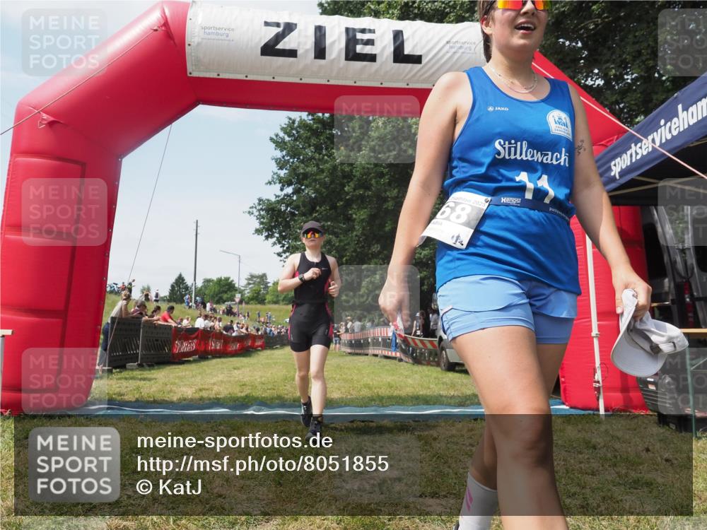 21.06.2025 - 27. Vierlanden-Triathlon KatJ http://msf.ph/oto/8051855 15.06.2025 11:42:56 Ziel 584 meine-sportfotos.de