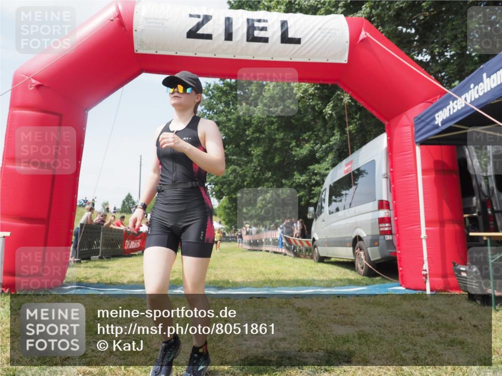 21.06.2025 - 27. Vierlanden-Triathlon KatJ http://msf.ph/oto/8051861 15.06.2025 11:42:57 Ziel 584 meine-sportfotos.de