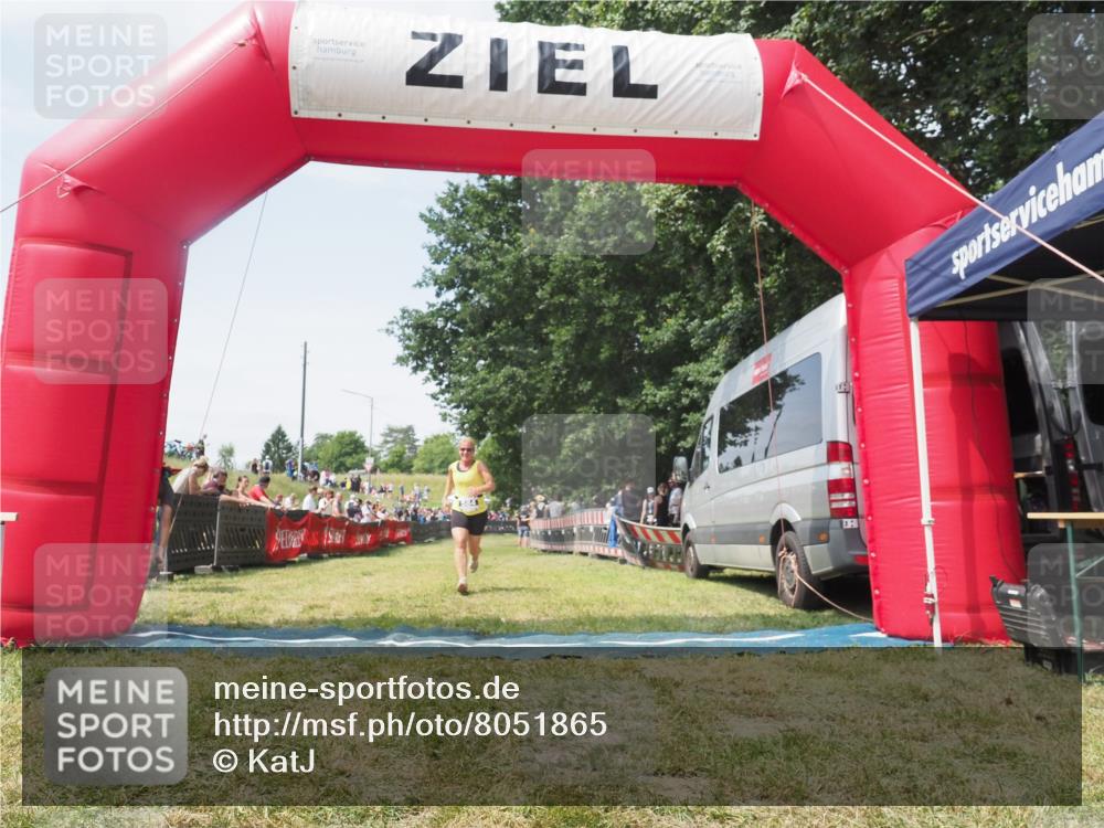 21.06.2025 - 27. Vierlanden-Triathlon KatJ http://msf.ph/oto/8051865 15.06.2025 11:43:01 Ziel  meine-sportfotos.de