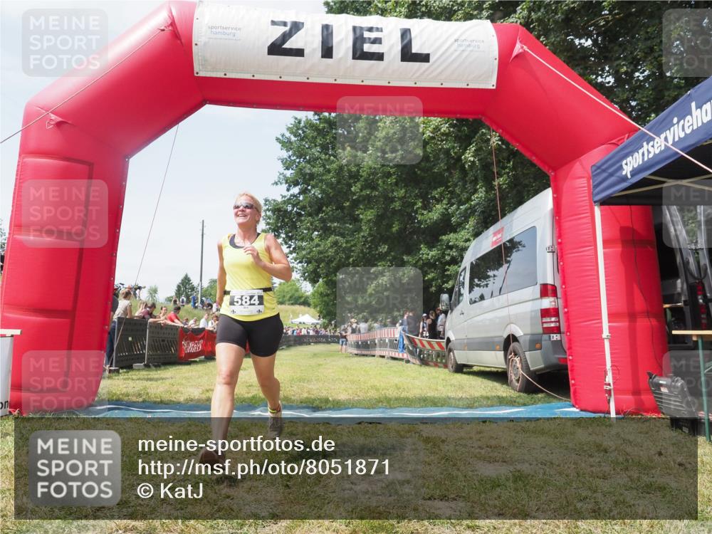 21.06.2025 - 27. Vierlanden-Triathlon KatJ http://msf.ph/oto/8051871 15.06.2025 11:43:02 Ziel  meine-sportfotos.de