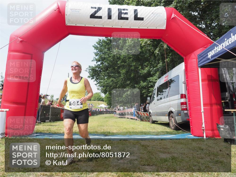 21.06.2025 - 27. Vierlanden-Triathlon KatJ http://msf.ph/oto/8051872 15.06.2025 11:43:02 Ziel  meine-sportfotos.de