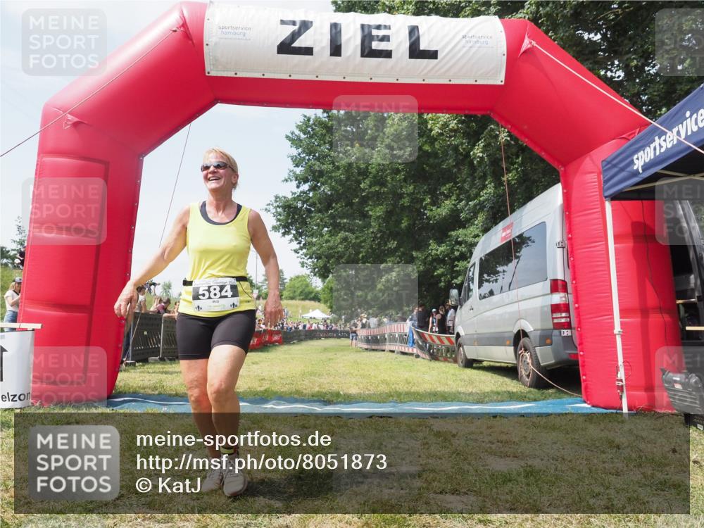 21.06.2025 - 27. Vierlanden-Triathlon KatJ http://msf.ph/oto/8051873 15.06.2025 11:43:02 Ziel  meine-sportfotos.de