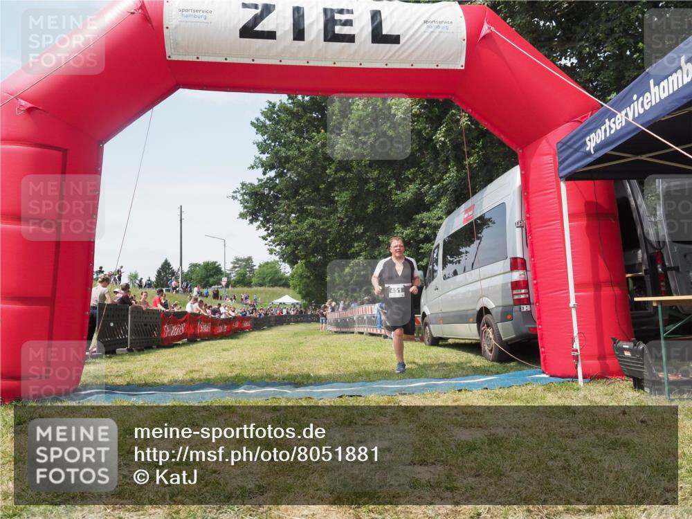 21.06.2025 - 27. Vierlanden-Triathlon KatJ http://msf.ph/oto/8051881 15.06.2025 11:43:29 Ziel  meine-sportfotos.de