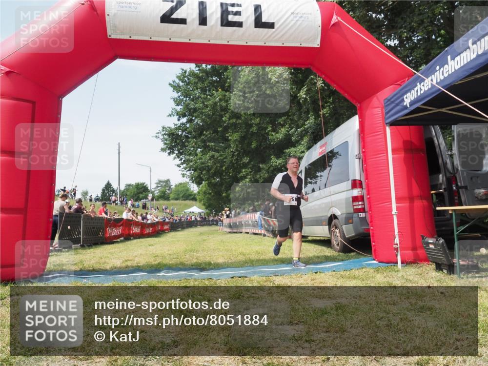21.06.2025 - 27. Vierlanden-Triathlon KatJ http://msf.ph/oto/8051884 15.06.2025 11:43:30 Ziel  meine-sportfotos.de