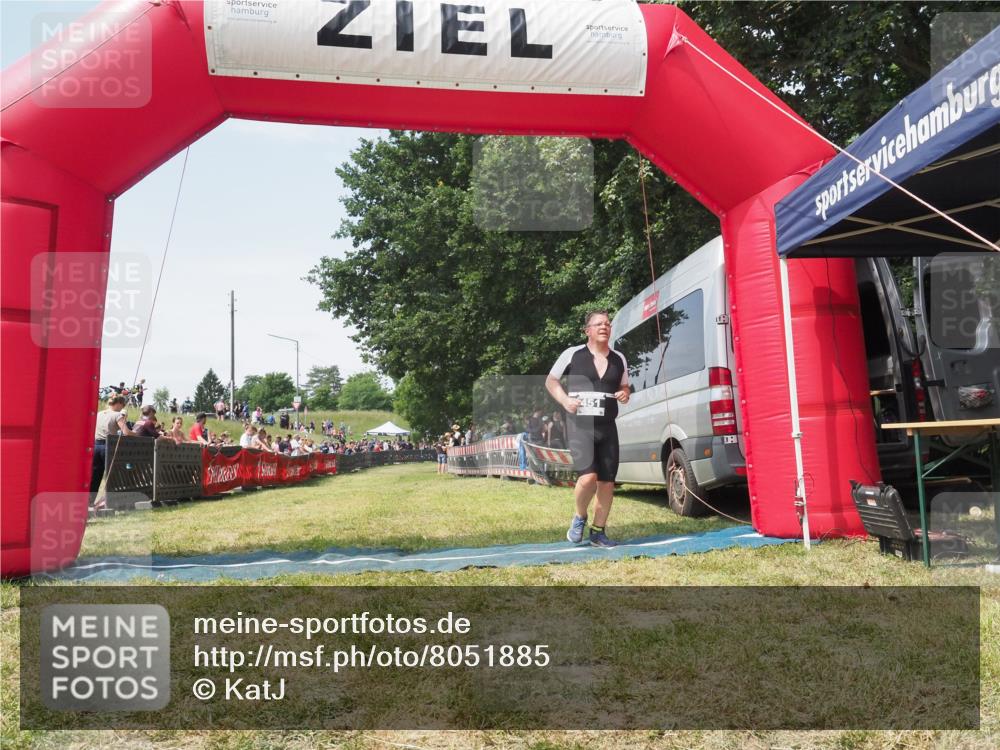21.06.2025 - 27. Vierlanden-Triathlon KatJ http://msf.ph/oto/8051885 15.06.2025 11:43:30 Ziel  meine-sportfotos.de