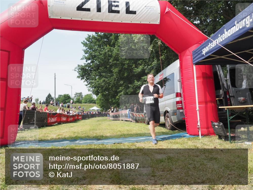 21.06.2025 - 27. Vierlanden-Triathlon KatJ http://msf.ph/oto/8051887 15.06.2025 11:43:30 Ziel  meine-sportfotos.de