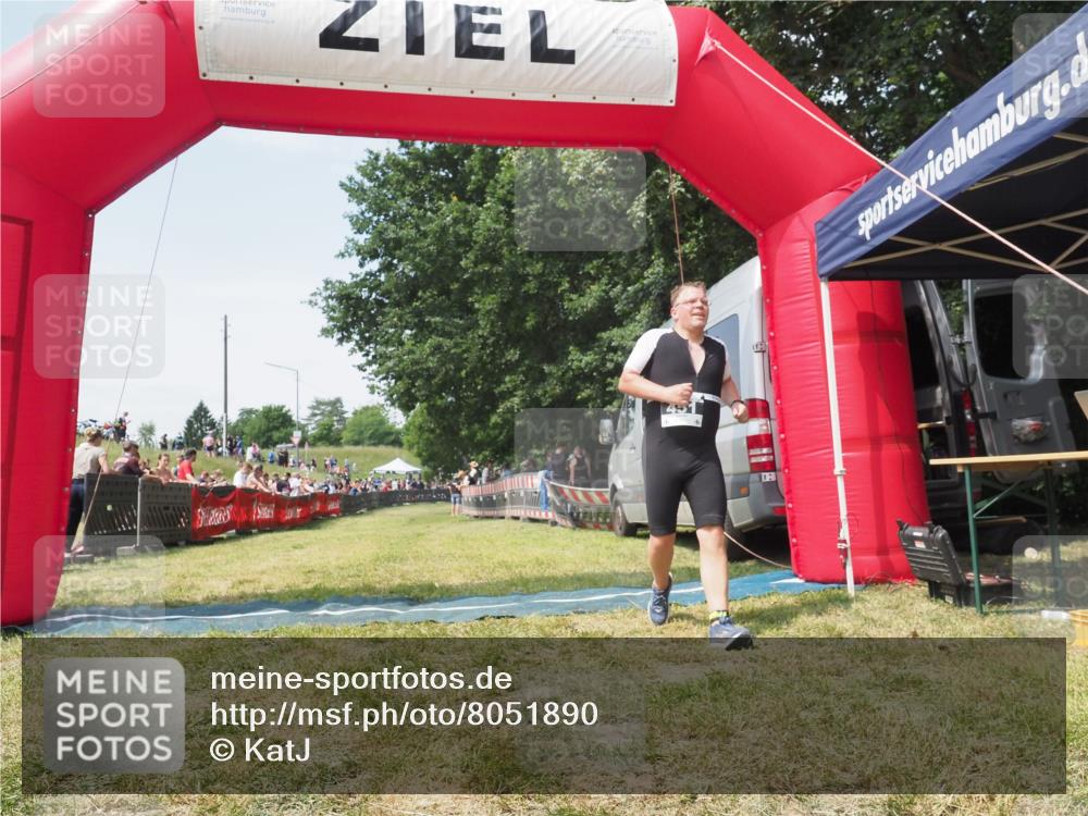 21.06.2025 - 27. Vierlanden-Triathlon KatJ http://msf.ph/oto/8051890 15.06.2025 11:43:30 Ziel  meine-sportfotos.de